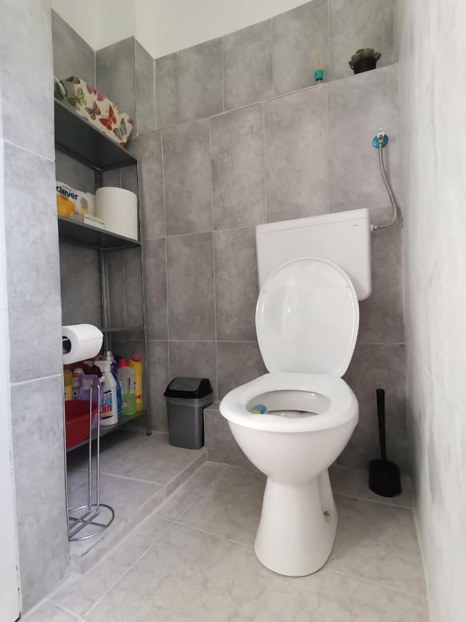 Ema & Mila 2 Appartement Knin Buitenkant foto